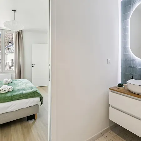 Lavie Maison Luminous Near Montmartre Paris
